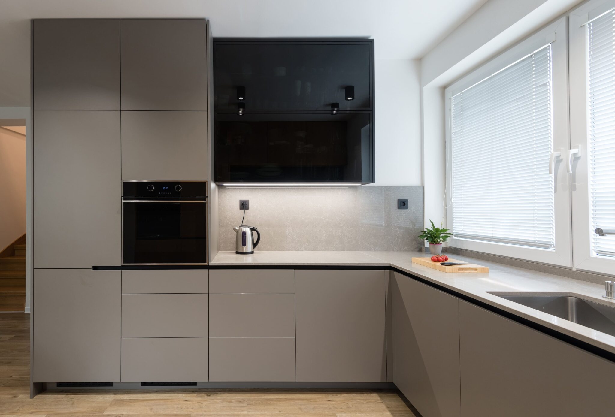 shutterstock_2253005087