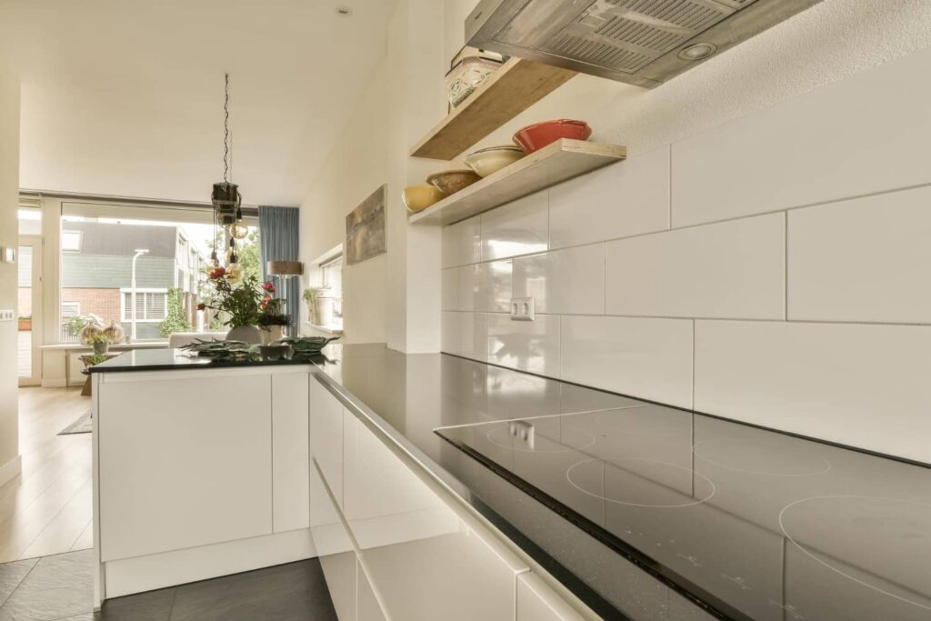 เคาน์เตอร์ครัวแบบ Built-in สามารถออกแบบให้ขนาดพอดีกับพื้นที่ได้