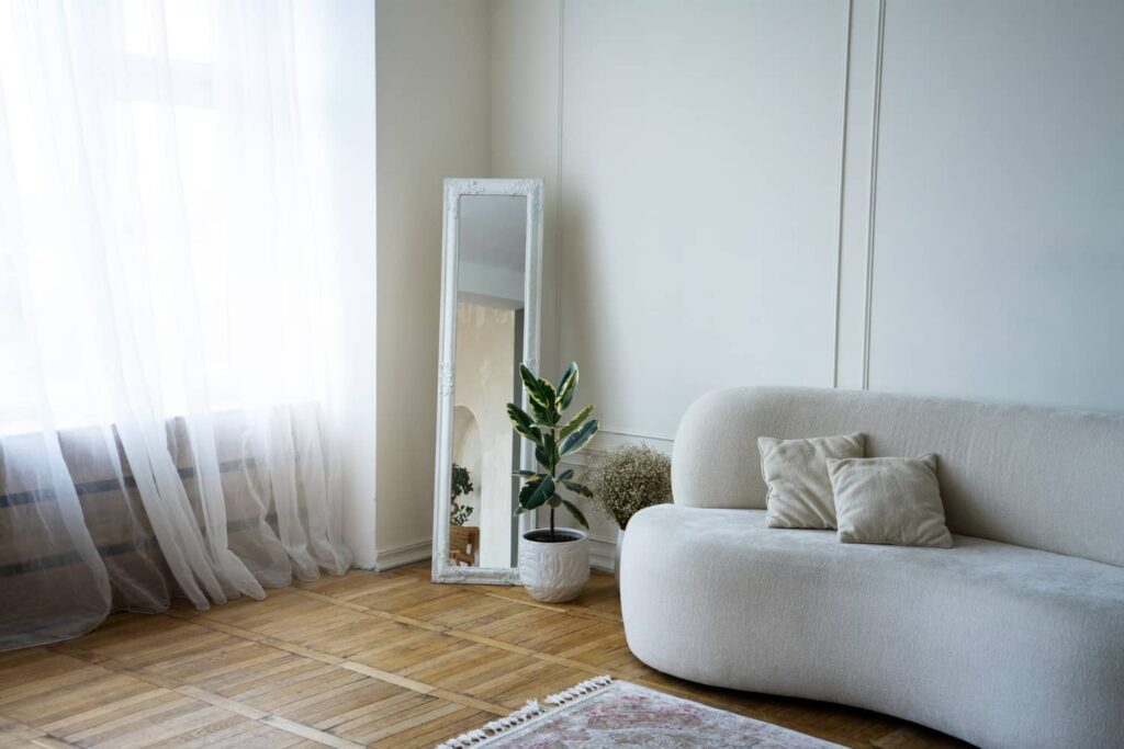 เทรนด์เฟอร์นิเจอร์ 2025 สำหรับบ้าน New Minimalism คือ เฟอร์นิเจอร์ดีไซน์โค้งมน