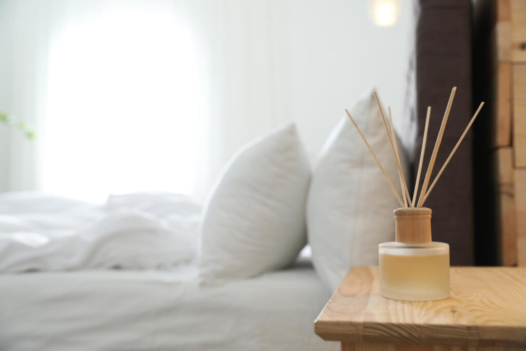 Diffuser ทำให้ห้องนอนมีกลิ่นหอมและใช้ในการตกแต่งห้องนอนได้ด้วย