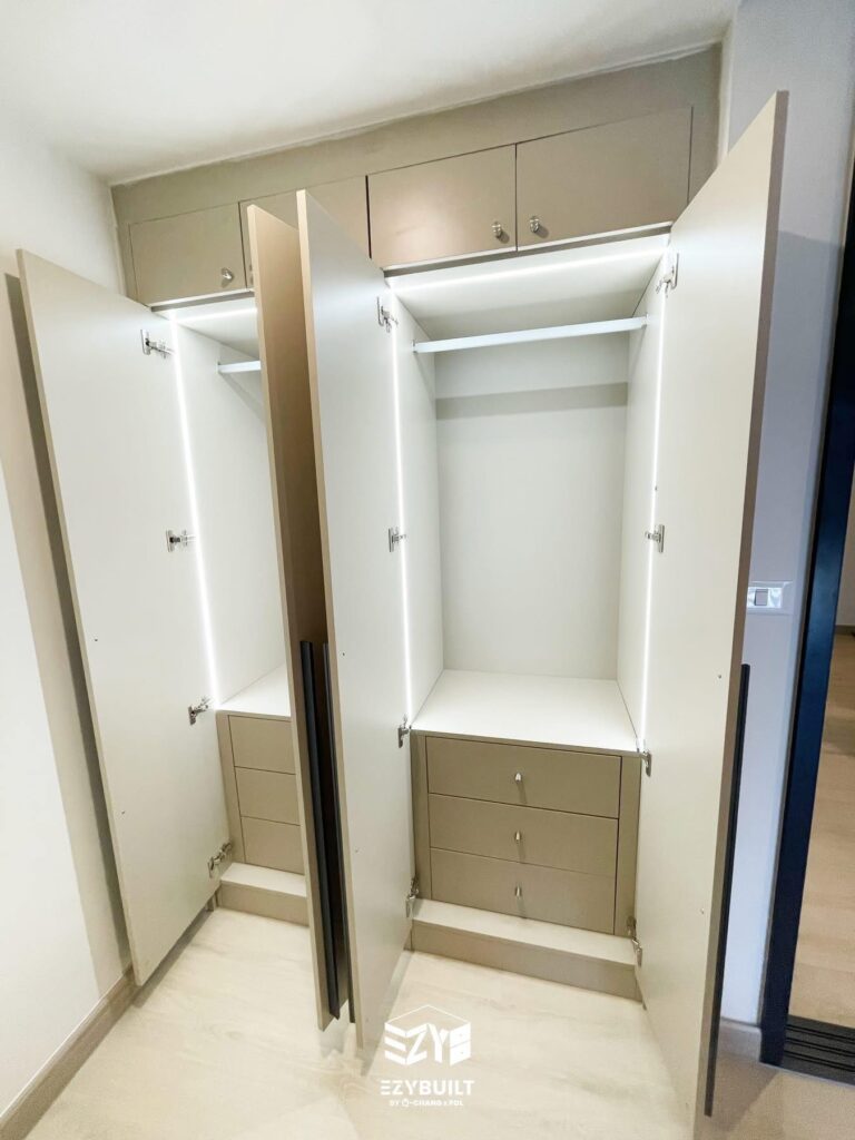 ตู้เสื้อผ้า Fit-in ที่ผลิตจากไม้ HMR ซึ่งเป็นเกรดไม้ E1