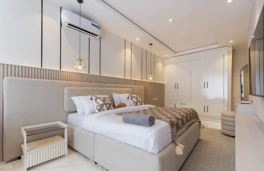 ไอเดียการเลือกโทนสีและวัสดุช่วยให้ห้องดูกว้างขึ้น