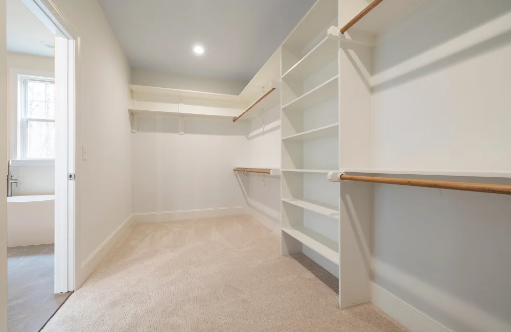 แนวทางออกแบบ Walk-in Closet ให้ฟังก์ชันครบ