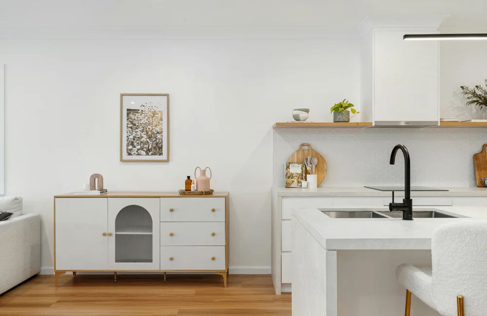 แต่งห้องครัวมินิมอลด้วยชั้นวางของแ