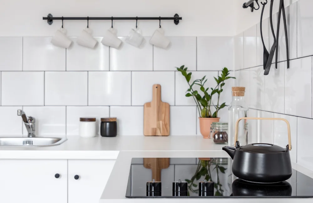 ไอเดียจัดครัวเล็ก ๆ ด้วยที่แขวนอุปกรณ์บนผนัง